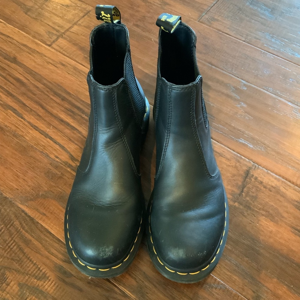Black dr martens leather Chelsea boot